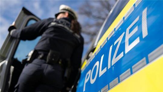 Eine Polizistin wurde in Scheeßel (Kreis Rotenburg) von einem 18-jährigen Mann attackiert (Symbolbild).
