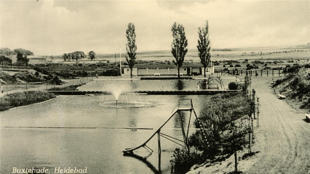 Eine Postkarte zeigt das Heidebad in Buxtehude vermutlich in den frühen 1950er-J...