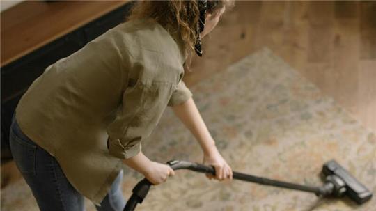 Eine Putzhilfe wurde mehrere Wochen von einer Familie in Salzgitter gequält (Symbolbild).