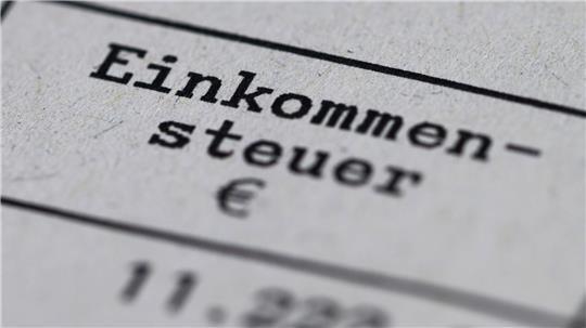 Eine Reform der Einkommensteuer soll kommen. (Symbolbild)