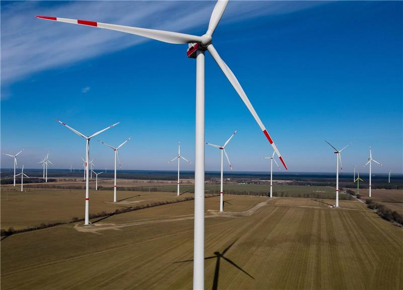 Eine Satelitten-Störung schränkt den Betrieb von Windkraftanlagen ein.