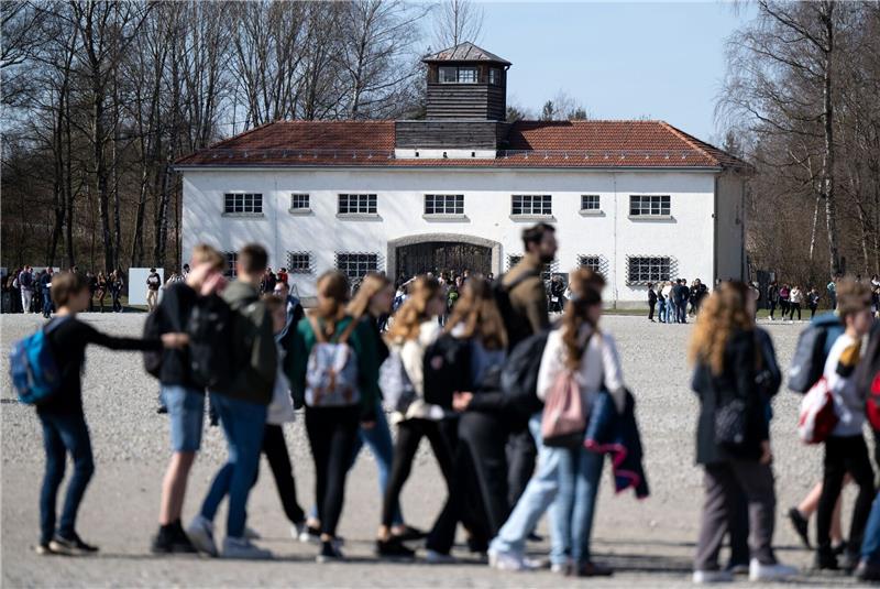 KZ-Gedenkstätten schließen AfD-Politiker aus Eine Schulklasse besucht die Gedenkstätte des Konzentrationslagers Dachau.