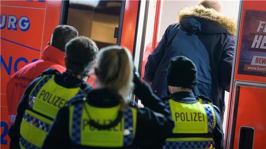 Eine Seniorin ist nach einem Autounfall in Hamburg gestorben. (Symbolbild)