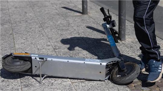 Eine Staderin wurde bei einem Unfall auf der Harburger Straße verletzt. An der B73 ist ein Rollerfahrer nach einer weiteren Kollision geflüchtet. (Symbolbild)