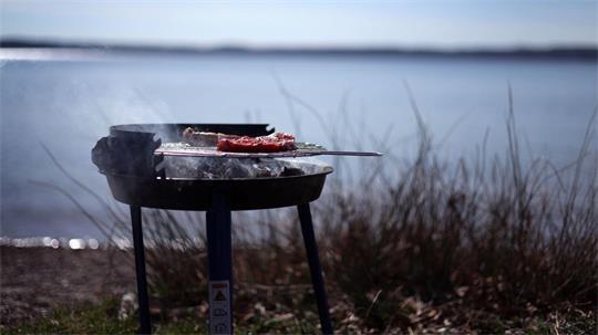 Eine Stichflamme von einem Grill hat einen Elfjährigen verletzt. (Symbolbild)