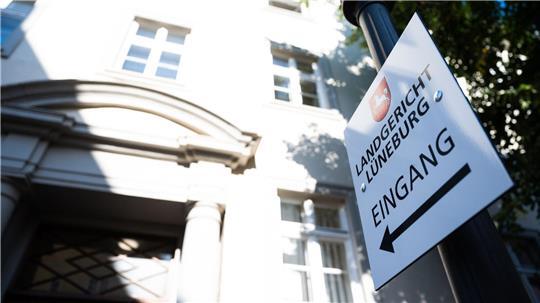 Eine Studentin hat die Klage gegen ihren Ghostwriter zurückgezogen - die beklagte Partei stimmt zu, das Gericht wird nicht mehr entscheiden. (Symbolbild)