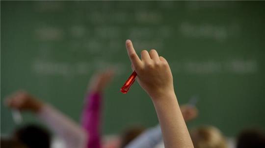 Eine Studie, an der die Universität Halle beteiligt war, zeigt Verzerrungen bei der Beurteilung durch Lehrkräfte von Jungen und Mädchen.