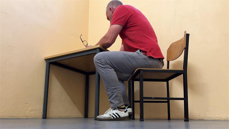 Eine Stunde Tristesse: Hier warten Angeklagte auf ihren Prozess am Landgericht.