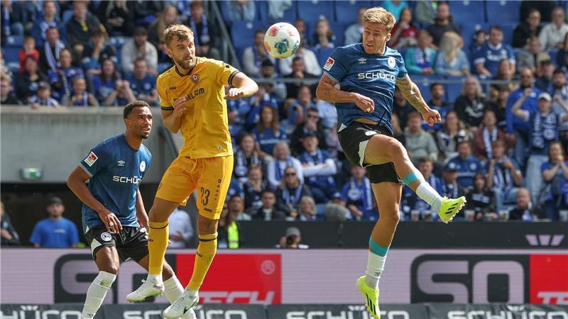 Später Treffer: Dresden stoppt den Bielefelder Siegeszug Eine Szene mit Symbolcharakter: Das Spiel zwischen Bielefeld und Dresden war oftmals ausgeglichen.