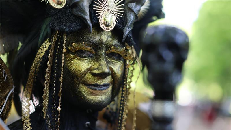 Eine Teilnehmerin beim Wave-Gotik-Treffen in Leipzig.