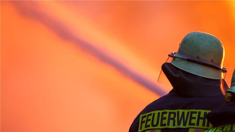 Eine Tischlerei im Landkreis Osterholz steht in Vollbrand. (Symbolbild)