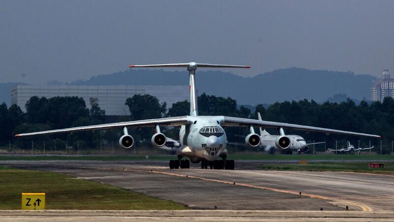 Eine Transportmaschine vom Typ Iljuschin IL-76 (Archiv)