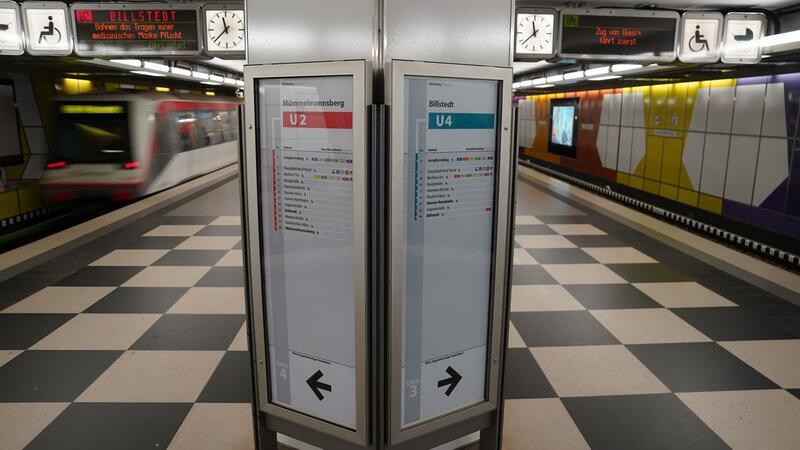 Meilenstein: Verlängerung der U4 auf Horner Geest Eine U-Bahn der Linie U2 verlässt den U-Bahnhof Jungfernstieg.