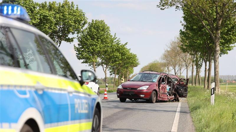 Nach Unfall auf der B73: So wird mit „Unfallhäufungsstellen“ verfahren Eine Unfallhäufungsstelle oder ein Unfallschwerpunkt sind Knotenpunkte, an denen die Anzahl gleichartiger Unfälle einen bestimmten Wert überschreiten. Dieser Wert ist von Bundesland zu Bundesland unterschiedlich.