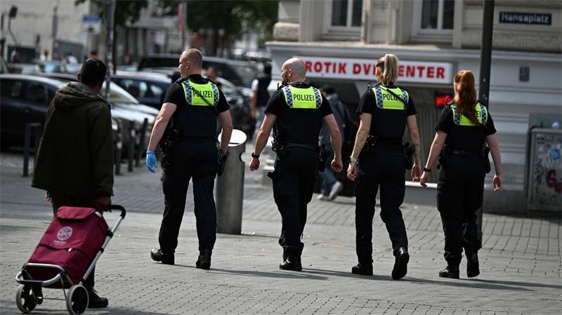 Kneipenchef am Hansaplatz: Alkoholverbot wirkt Eine Verlagerung der Brennpunkte an andere Orte könne die Polizei derzeit nicht feststellen.