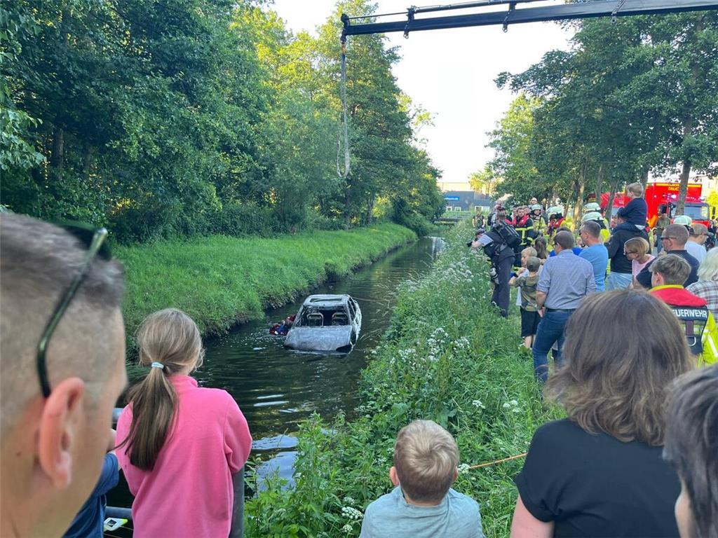Eine Verpuffung im Chemieraum war das Szenario der Feuerwehrübung im Kreis Stade...