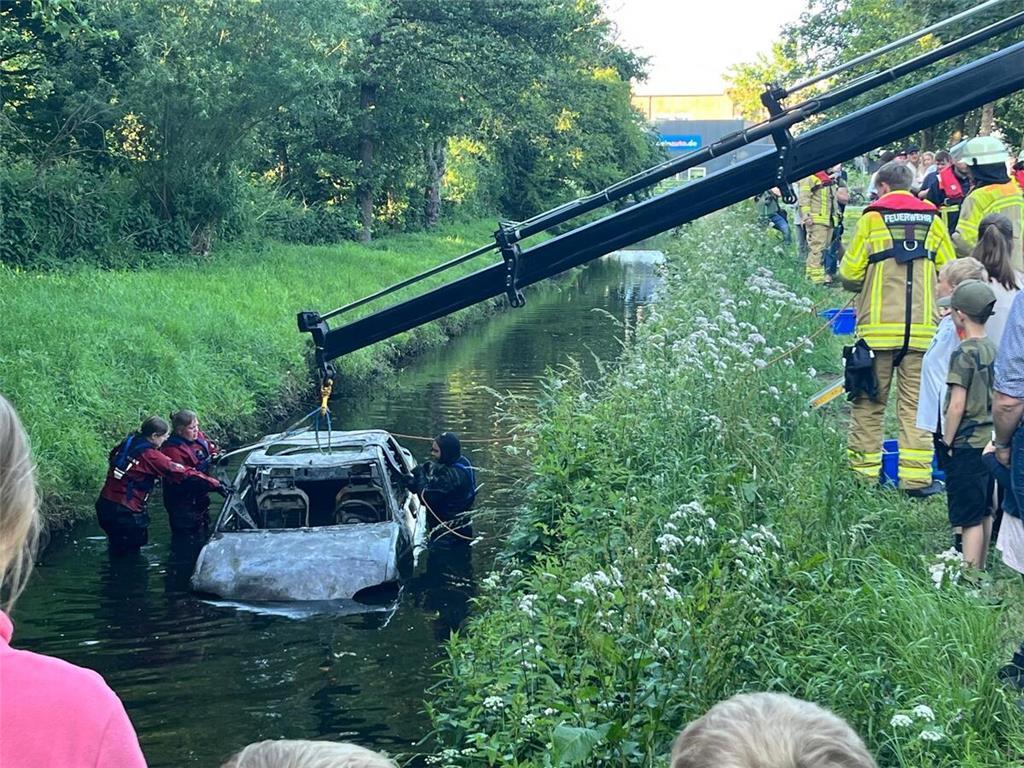 Eine Verpuffung im Chemieraum war das Szenario der Feuerwehrübung im Kreis Stade...
