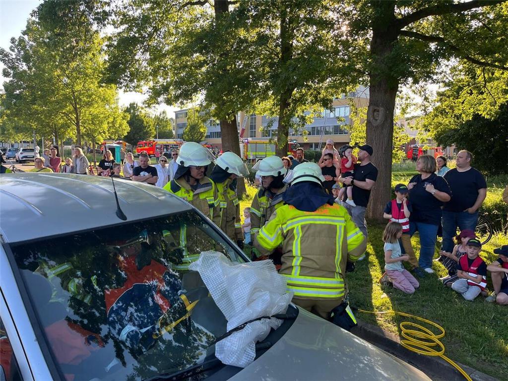 Eine Verpuffung im Chemieraum war das Szenario der Feuerwehrübung im Kreis Stade...