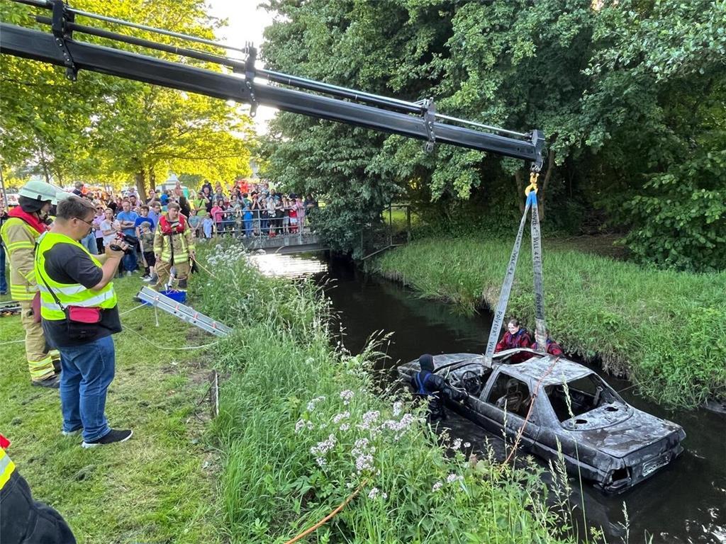 Eine Verpuffung im Chemieraum war das Szenario der Feuerwehrübung im Kreis Stade...