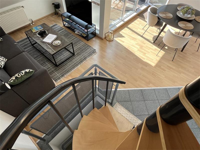 Neue Aufgabe für Harsefelds Turm: Was sich hinter den Mauern verbirgt Eine Wendeltreppe führt vom Wohnzimmer hoch in einen Bereich für Kinder.