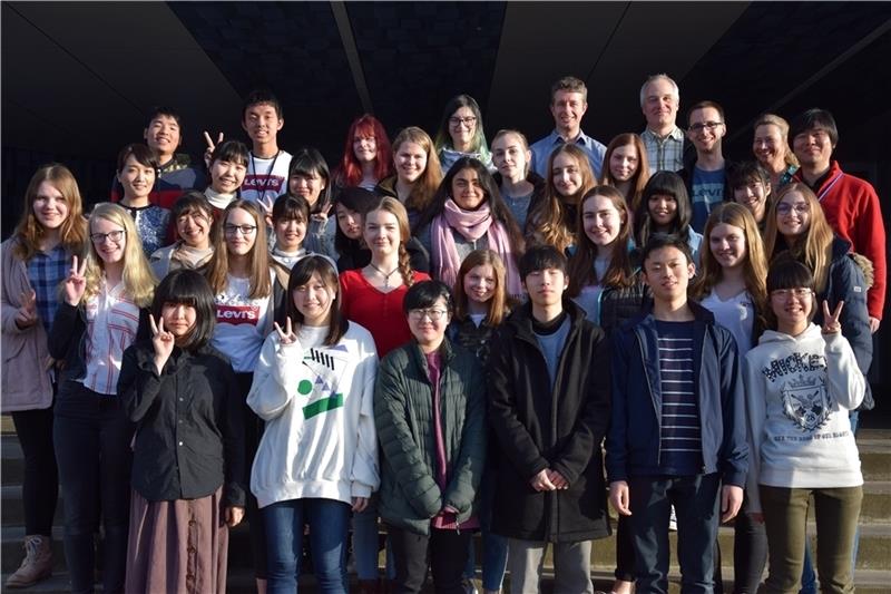 Eine Woche besuchten Schüler aus dem japanischen Sendai die 11. Klasse am Vincent Lübeck Gymnasium . Foto Albus