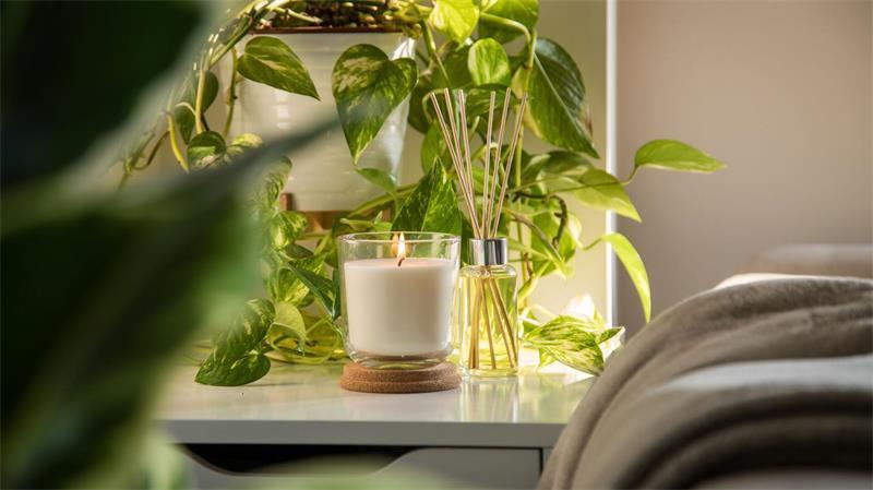 9 Tipps für einen wirklich erholsamen Schlaf Eine Wohlfühl-Atmosphäre im Schlafzimmer hilft, abends zur Ruhe zu kommen.