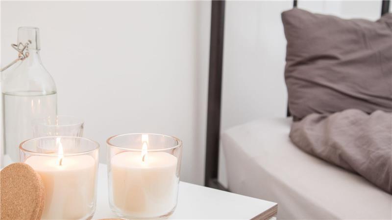 Eine Wohlfühlatmosphäre kann helfen, nachts besser zur Ruhe zu kommen.