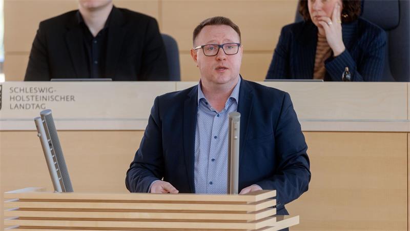 Mehr Investitionen, neue Schulden: Streit um Haushalt 2027 „Eine Zahl in den Haushalt zu schreiben, ist eben noch kein Sparplan“, sagte Christian Dirschauer vom SSW. (Archivbild)