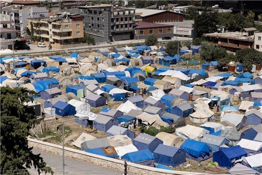 Eine Zeltstadt für die Überlebenden des Erdbebens im Stadtzentrum von Antakya wurde errichtet.