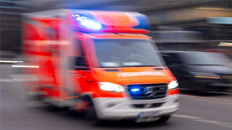 Eine alkoholisierte Autofahrerin verunglückte im Landkreis Cuxhaven mit ihrem Hund. Ein Falschfahrer auf der Autobahn verursacht Beinahe-Unfall. (Symbolbild)
