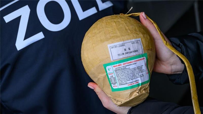 Kugelbombe verletzt Kind - Mutmaßlicher Täter identifiziert Eine beschlagnahmte Kugelbombe. (Archivfoto)