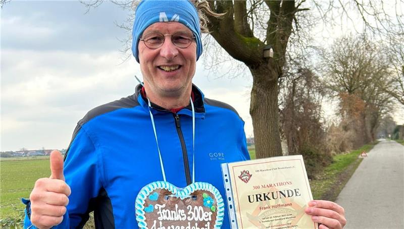 Horneburger schafft es auf die Mega-Marathon-Weltrangliste Eine besondere Medaille gab es für alle Teilnehmer: „Franks 300er: Ich war dabei!“ steht auf dem Lebkuchenherz.