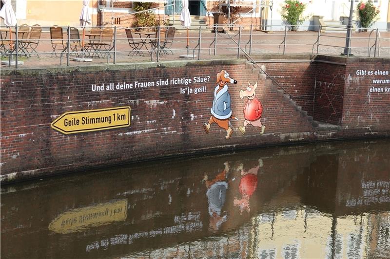Eine der Tetsche-Karikaturen an den Kaimauern am Fischmarkt, die Stein des Anstoßes waren – für Proteste und jetzt für die Gründung eines Aktionsbündnisses gegen Sexismus. Foto: Richter