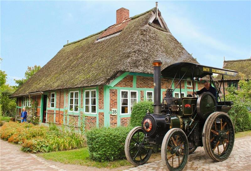 Eine der über 400 historischen Landmaschinen, die beim Dampf- und Traktorentreffen am 8. und 9. September zu erleben sind. Foto FLMK