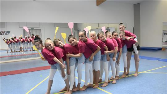 Eine der zwölf Tanzgruppen der TuS Jork Dance Show bei der Probe.