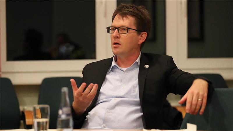 Heftige Kritik an der Bundesregierung: Widerstand gegen A20-Aus formiert sich „Eine feste Elbquerung rückt in weite Ferne.“ Björn Protze (SPD) will, dass die Elbfähre endlich ausgebaut wird.