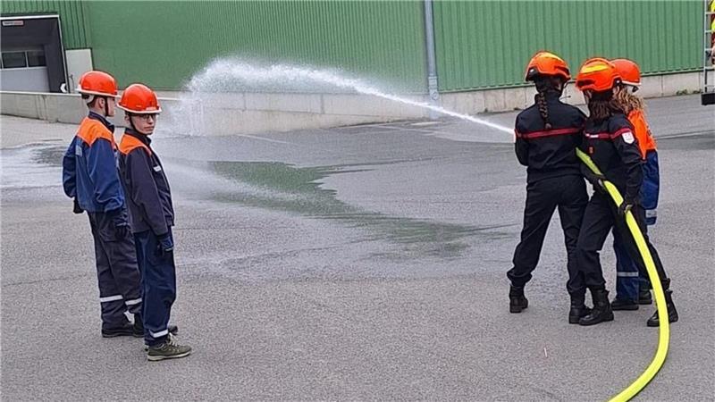Eine gemeinsame Übung der beiden Jugendfeuerwehren.