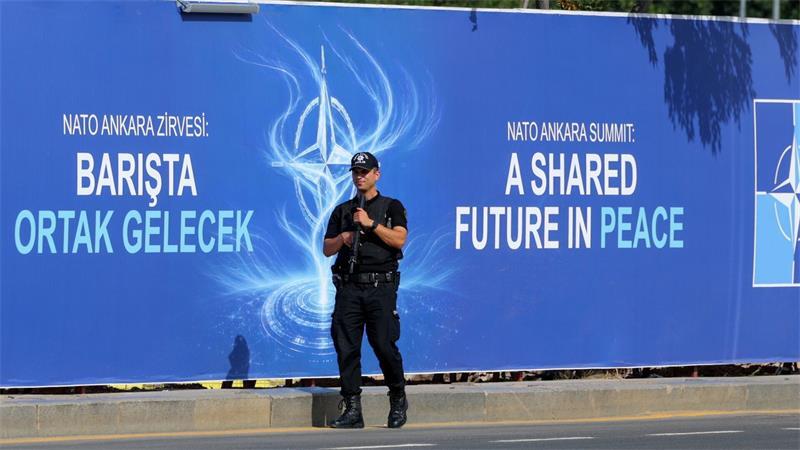 Nato-Gipfel mit Trump: Was in Ankara auf dem Spiel steht „Eine gemeinsame Zukunft in Frieden“ steht in der Türkei auf Plakaten zum Gipfel: Für die Ukraine ist das derzeit nur ein Traum. (Archivbild)