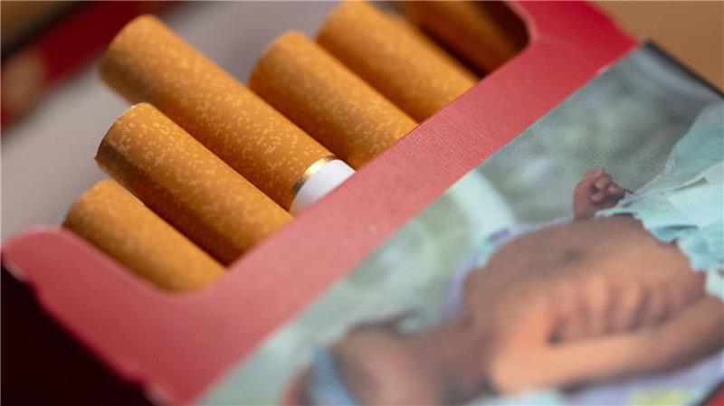 Eine geöffnete Zigarettenpackung (Illustration)