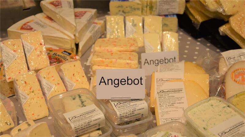 Personalmangel an den Bedientheken: So ist die Lage im Supermarkt Eine große Auswahl an Käsesorten lässt keine Wünsche offen. Im Markant-Markt in Ellwürden kann der Käse auch vorab probiert werden.