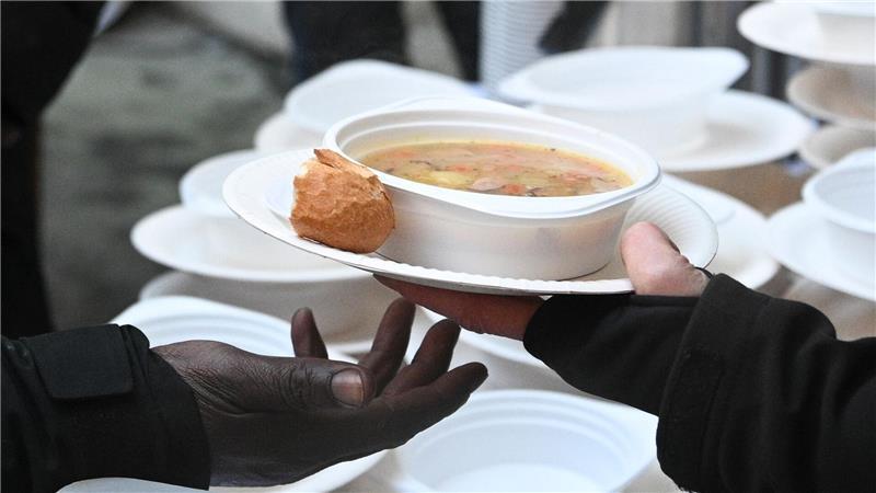 Eine heiße Suppe? Vielen Menschen mit sehr wenig Geld hilft das. (Symbolbild)