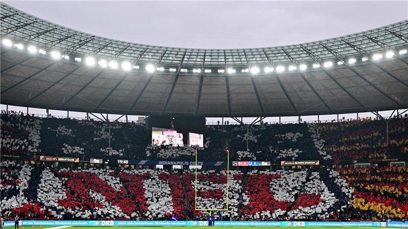Über 70.000 Fans: Colts gewinnen NFL-Show in Berlin Eine herausragende NFL-Choreo im Olympiastadion.