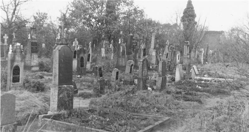 Eine historische Aufnahme zeigt den Friedhof Brobergen vor 50 Jahren. Fotos Klempow (3)