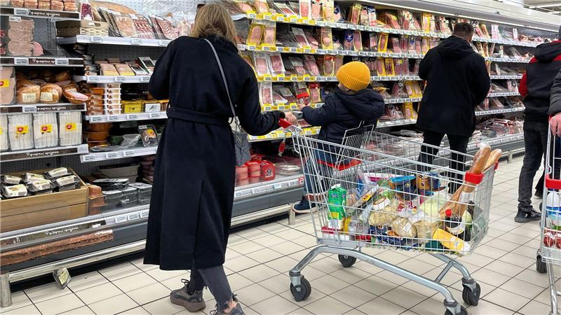 Eine höhere Mehrwertsteuer macht für russische Verbraucher den Einkauf teurer. (Archivbild)