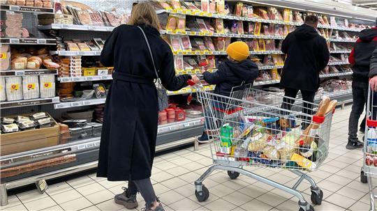 Eine höhere Mehrwertsteuer macht für russische Verbraucher den Einkauf teurer. (Archivbild)