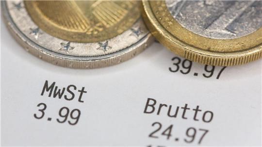 Eine höhere Mehrwertsteuer würde Einkaufen teurer machen. (Illustration)