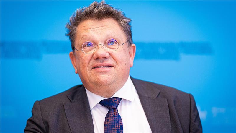 Eine klare Meinung hat Niedersachsens Gesundheitsminister Andreas Philippi (SPD) zur aktuellen Diskussion um telefonische Krankschreibungen. (Archivbild)