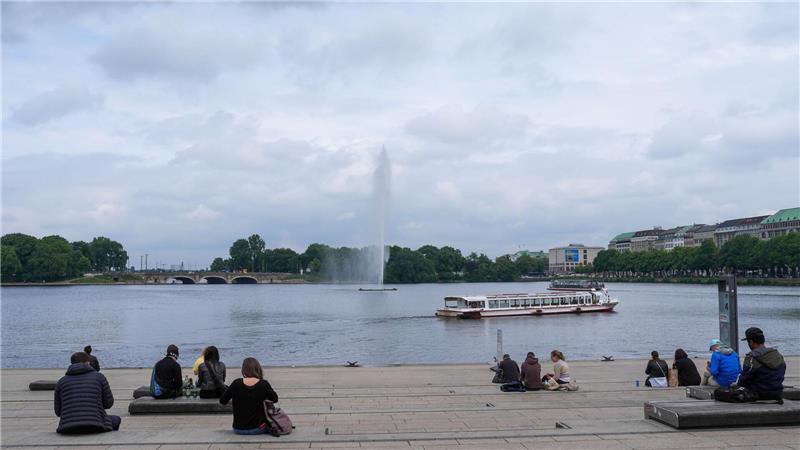 Eine männliche Leiche wurde in der Binnenalster gefunden. (Symbolbild)