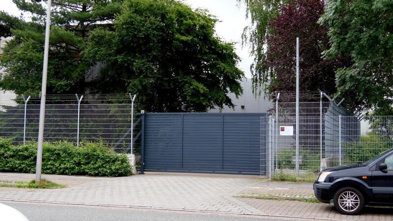 Eine mutmaßliche Millionendiebin hat sich der Polizei am Bremer Flughafen gestellt, sie soll für diese Geldtransportfirma aus Bremen gearbeitet haben.