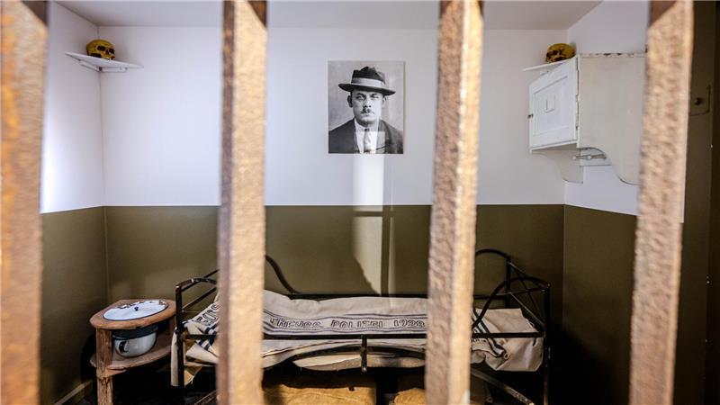 Der Serienmörder, der seinen Opfern die Kehle durchbiss Die Lichtbildmappe in der Mordsache Fritz Haarmann.
